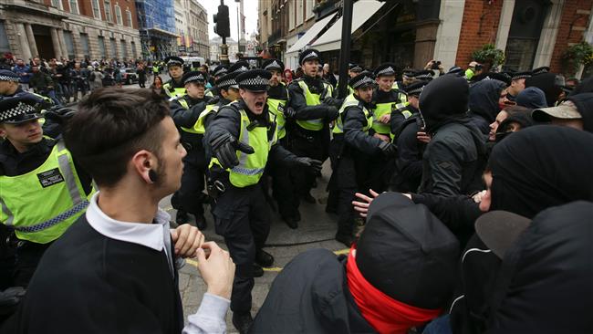 Anti-fascist activists clash with police as they counter protest against marches by the far-right English Defense League and Britain First in central London on April 1, 2017. (Photo by AFP)
