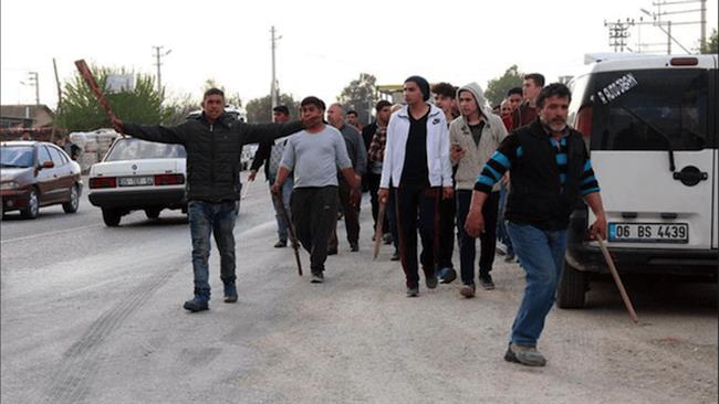Turkish citizens going to attack Syrian refugees in Torbali district of Turkey