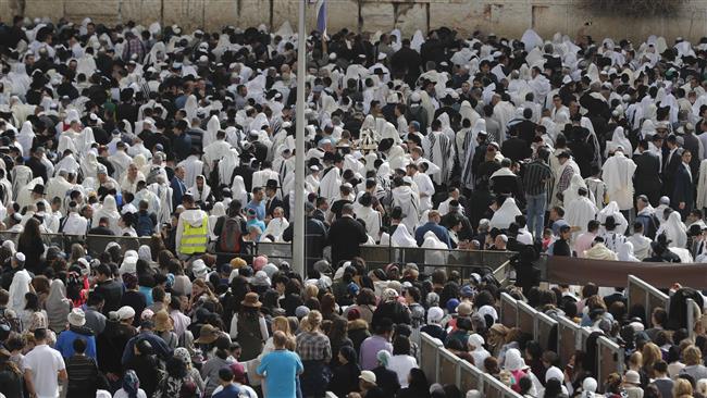  Israeli men perform religious rituals during the Passover (Pesach) holiday at the Western Wall in the Old City of Jerusalem al-Quds on April 13, 2017. (Photo by AFP)
