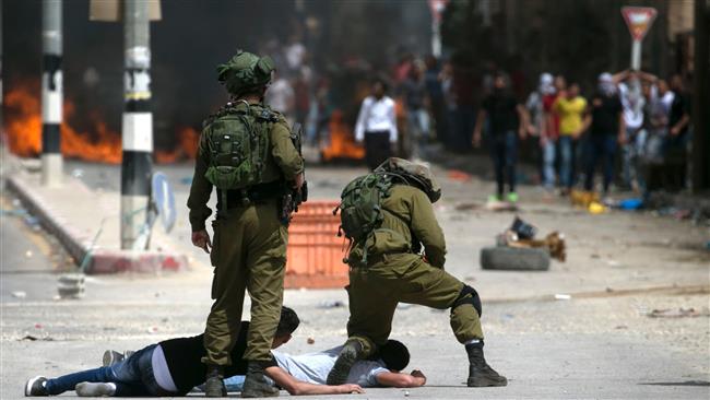 Israeli soldiers attack Palestinian demonstrators