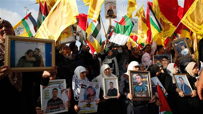 Palestinian protesters hold pictures of their loved ones during a demonstration in the West Bank city of Ramallah in support of Palestinian prisoners on hunger strike in Israeli jails on May 3, 2017. (Photo by AFP)
