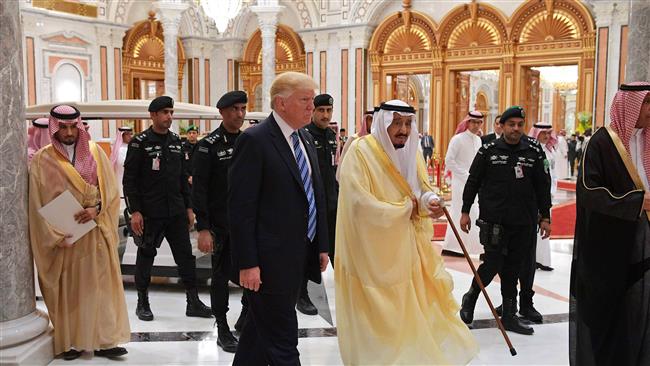 US President Donald Trump (C-L) and Saudi Arabia