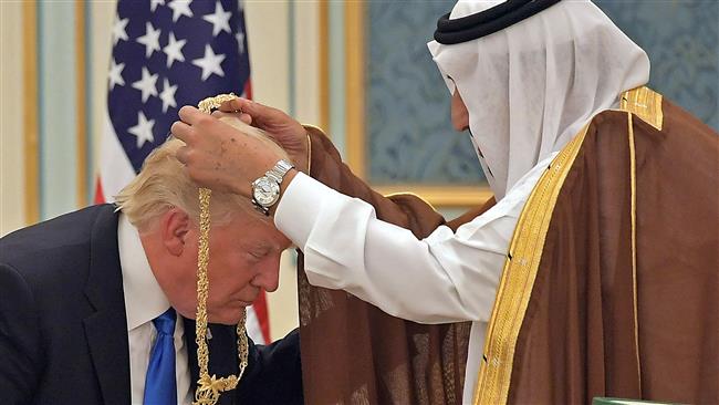 US President Donald Trump (C) receives the Order of Abdulaziz al-Saud medal from Saudi Arabia