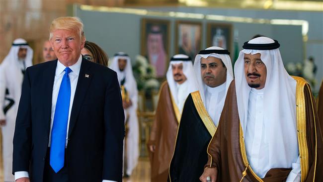 US President Donald Trump (L) and Saudi Arabia