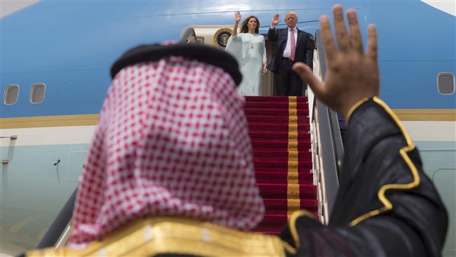 US President Donald Trump (background R) and First Lady Melania Trump waving as they board Air Force One before leaving Riyadh to Israel, May 22, 2017. (Photo by AFP)
