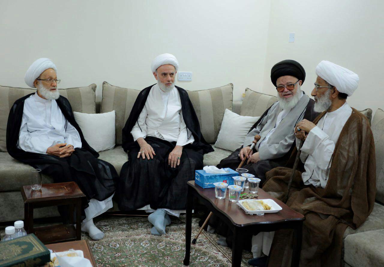 Bahraini scholars with ‌Ayatollah‌ Isa Qasim