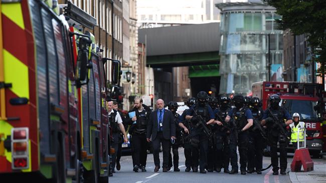 Armed police officers arrive at The Shard in the London Bridge quarter in London on June 4, 2017, following a terror attack. (Photo by AFP)
