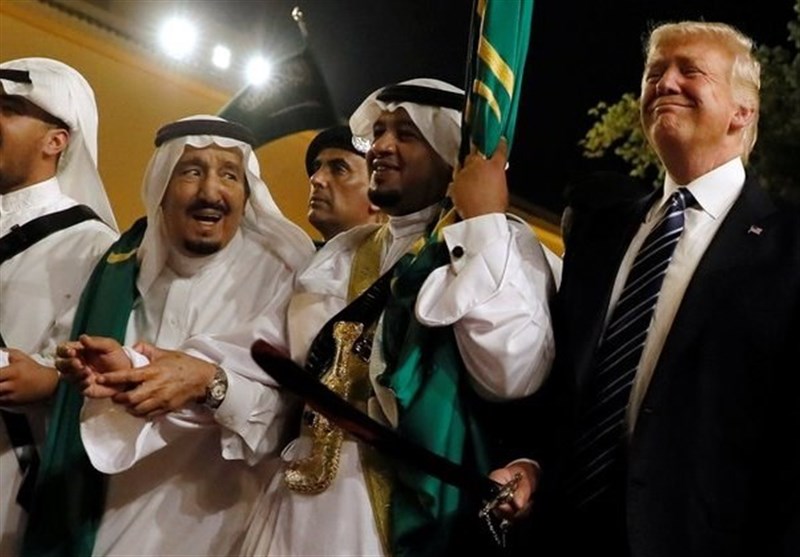 رقص شمشیر ترامپ در عربستان سعودی به همراه ملک سلمان