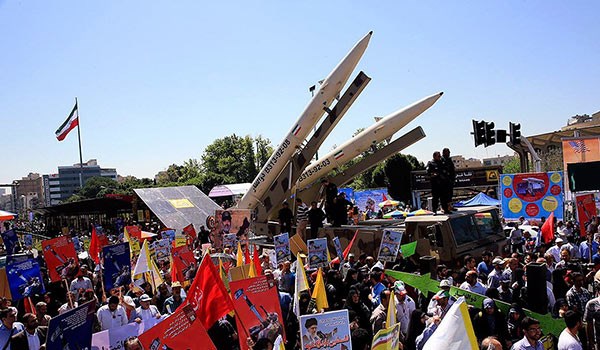 Iran Displays Zolfaqar, Qadr Missiles in Quds Day Rally in Tehran
