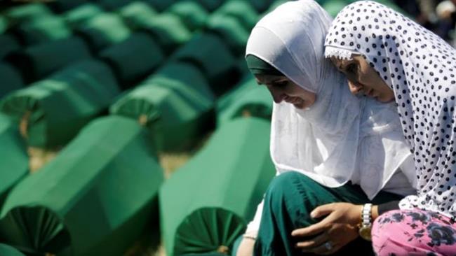 Women cry near the coffins of their relatives, the newly identified Muslim victims of the 1995 Srebrenica massacre, near Srebrenica, Bosnia and Herzegovina, July 11, 2016. Photo by Reuters)

