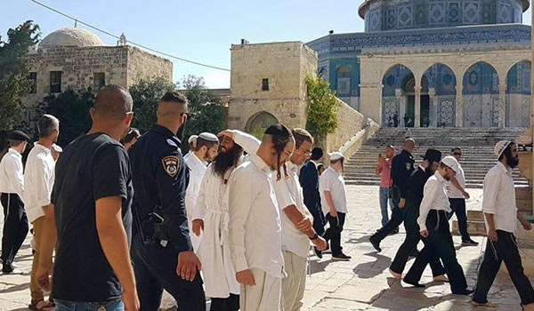 Israeli Settlers Desecrate Al-Aqsa Mosque during Incursion
