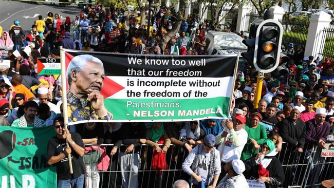 South Africans march in solidarity with the besieged Gaza Strip, in Cape Town on August 9, 2014.
