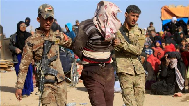 Iraqi troops arrest a suspected Daesh militant in western Mosul, Iraq, February 26, 2017. (Photo by Reuters)