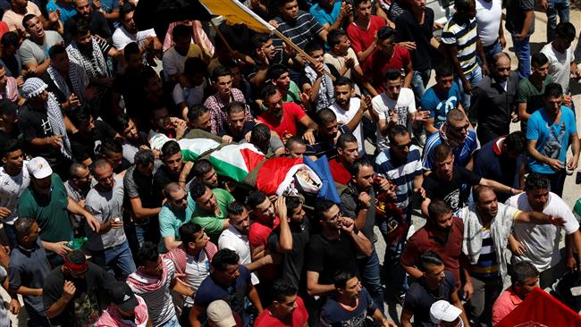 Mourners carry the body of Palestinian Bara Hamamdah, who was killed by Israeli forces, during his funeral at the Dheisheh refugee camp, near the West Bank city of Bethlehem on July 14, 2017. (Photo by Reuters)
