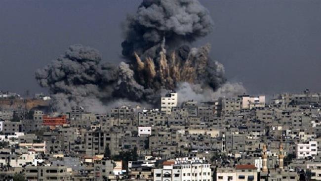 Heavy smoke billows following an Israeli military strike in Gaza City, the Gaza Strip, July 29, 2014. (Photo by AFP)
