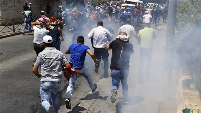 Palestinian Muslim worshipers run after Israeli forces fire stunt grenades to disperse people following Friday prayer outside the Old City of Jerusalem al-Quds on July 28, 2017. (Photo by AFP)
