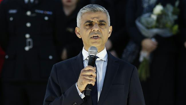 Mayor of London Sadiq Khan speaks during a vigil in Trafalgar Square in central London on March 23, 2017. (Photo by AFP)
