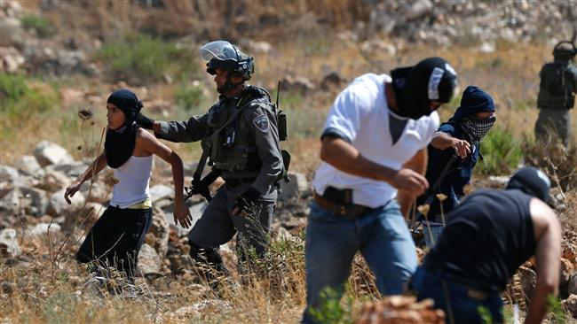 Infiltrated undercover members of the Israeli troops detain Palestinian protesters during clashes in Beit El, on the outskirts of Ramallah, on July 28, 2017. (Photo by AFP)
