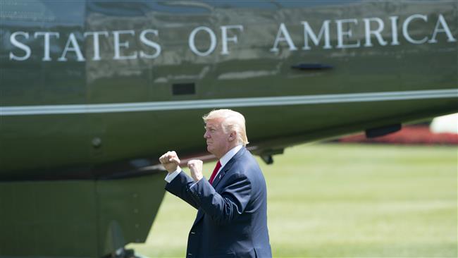 US President Donald Trump walks to Marine One prior to departure from the South Lawn of the White House in Washington, DC, August 4, 2017. (Photo by AFP)
