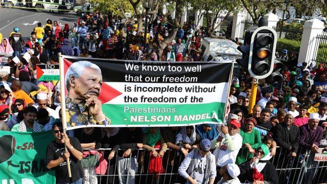 South Africans march in solidarity with the besieged Gaza Strip, in Cape Town on August 9, 2014.
