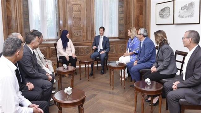 Syrian President Bashar al-Assad (C-R) meets with a parliamentary delegation from Tunisia in Damascus on August 7, 2017. (Photo by SANA)
