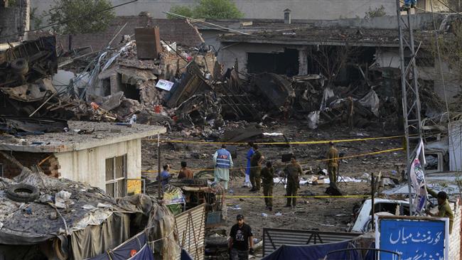 Pakistani security officials are seen at the site of an overnight bomb explosion in Lahore on August 8, 2017. (Photo by AFP)
