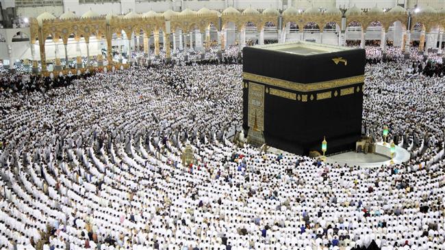 Muslim worshippers pray at the Kaaba at the Grand Mosque, in the holy Saudi city of Mecca, during the last Friday of the fasting month of Ramadan, on June 23, 2017. (Photo by AFP)
