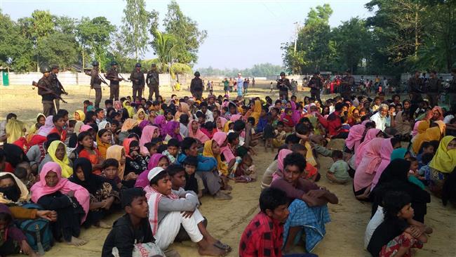 This file photo taken on December 25, 2016 shows Rohingya Muslims from Myanmar who tried to cross the Naf river into Bangladesh to escape sectarian violence being kept under watch by Bangladeshi security officials in Teknaf. (Photo by AFP)
