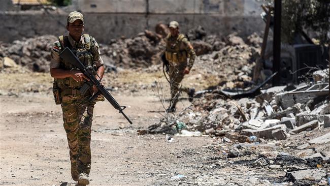 Iraqi soldiers run to avoid sniper fire in Mosul