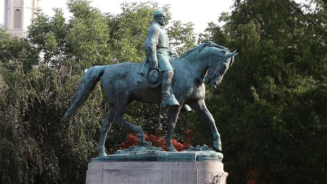 The statue of Confederate Gen. Robert E. Lee in the center of Emancipation Park on August 18, 2017 in Charlottesville, Virginia (Photo by AFP)
