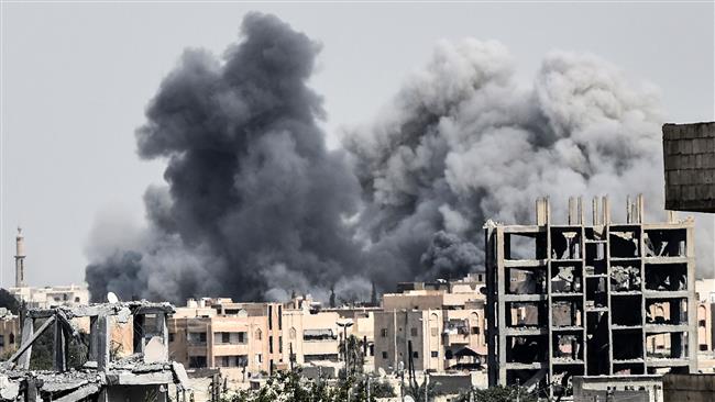 Heavy smoke billows following a US airstrike on the western frontline of Raqqah on July 17, 2017. (Photos by AFP)