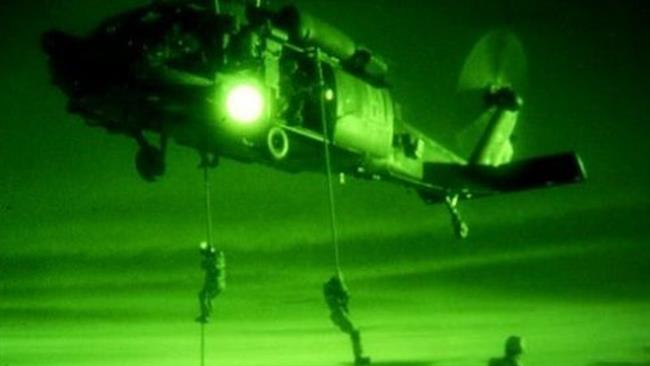 Two US helicopters have airlifted four Daesh members and a civilian from a house used as an arms depot near Dayr al-Zawr, SOHR says.
