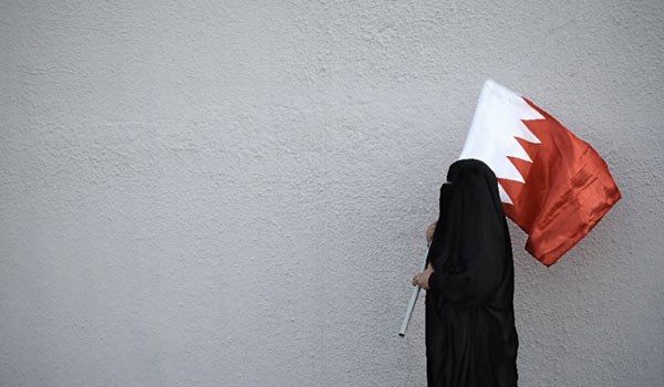 Bahraini woman with Bahrain flag