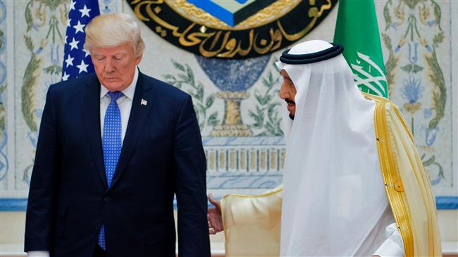 US President Donald Trump (L) and Saudi Arabia