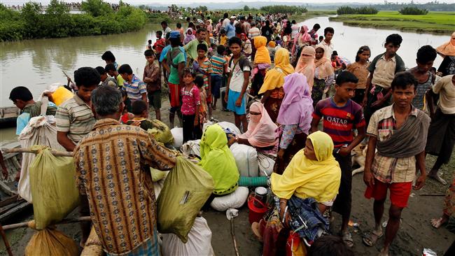Rohingya refugees are seen waiting for a boat to cross the border through the Naf River in Maungdaw, Myanmar, September 7, 2017. (Photo by Reuters)
