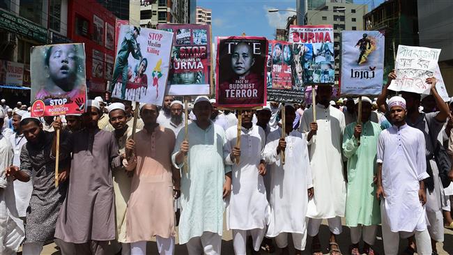 Members of Islamic groups hold placards and shout slogans during a rally to slam the recent violence against Rohingya Muslims in Myanmar, in the Bangladeshi capital of Dhaka, on September 18, 2017. (Photo by AFP)
