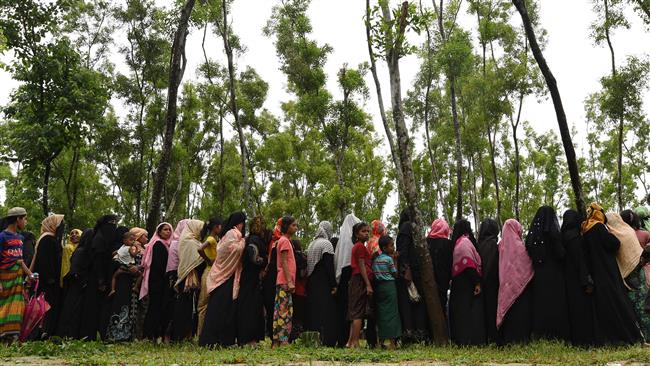 Rohingya Muslim refugees wait in line for relief supplies in the refugee camp of Leda near Teknaf in Bangladesh on September 19, 2017. (Photo by AFP)
