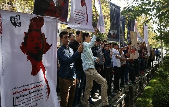 Iranian Students Rally in Front of UN Office to Deplore Massacre of Myanmar Muslims 