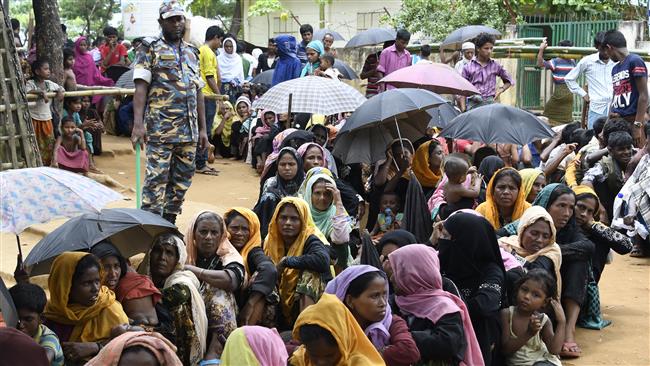 Newly-arrived Rohingya Muslim refugees wait in line for registration at a government office in the Bangladeshi town of Ukhia on September 15, 2017. (Photo by AFP)

