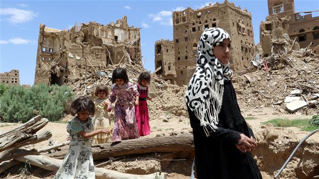 Girls stand past houses destroyed by Saudi airstrikes in an outskirt of the northwestern city of Sa’ada, Yemen, on September 5, 2017. (Photo by Reuters)
