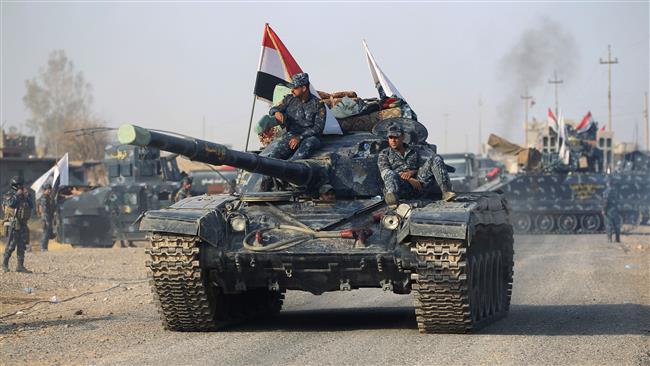 Iraqi forces advance on September 23, 2017 to recapture the militant stronghold of Hawijah after retaking the nearby northern town of Shirqat from Daesh Takfiri terrorist group on the second day of a new offensive. (Photo by AFP)
