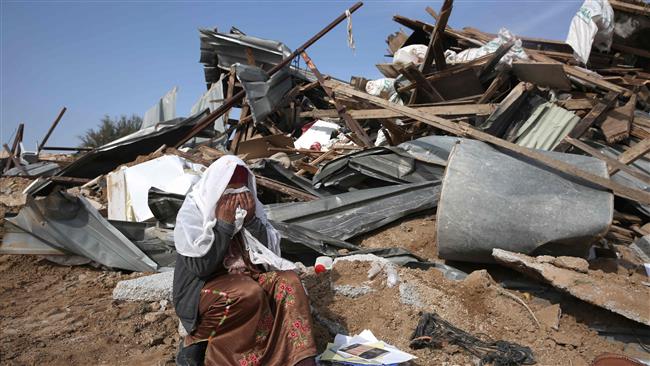 A Bedouin woman reacts to the destruction of houses on January 18, 2017 in the Bedouin village of Umm al-Hiran near the southern city of Beersheba, in the Negev desert. (Photo by AFP)
