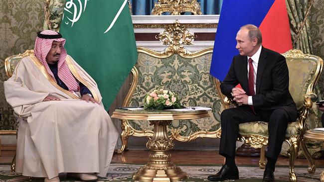 Russian President Vladimir Putin (R) meets with Saudi King Salman bin Abdulaziz Al Saud at the Kremlin in Moscow, October 5, 2017. (Photo by AFP)
