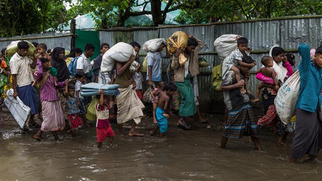 Rohingya Muslim refugees walk toward refugee camps after crossing the border from Myanmar on the Bangladeshi shores of the Naf River in Teknaf, on October 5, 2017. (Photo by AFP)
