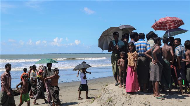 The photo taken on October 10, 2017 shows people waiting to cross the border to Bangladesh in Maungdaw, northern Rakhine state in Myanmar. (Photo by AFP)
