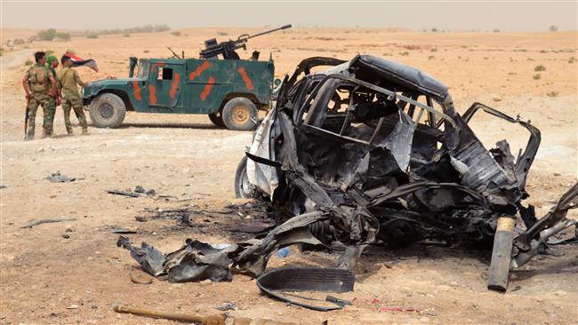 The burnt wreckage of a vehicle lies on a field as members of the Iraqi forces backed by paramilitary units advance in the village of al-Rayhanna, near the area of Anna in the vast western province of Anbar, on September 21, 2017. (Photo by AFP)

