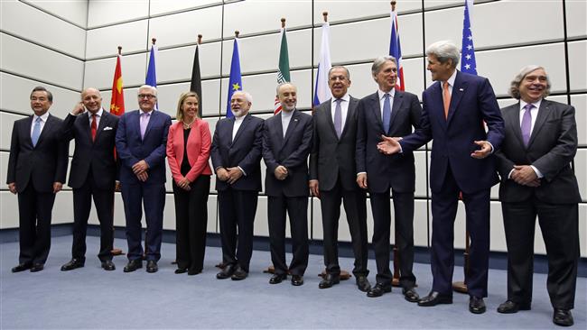 Officials from Iran and the P5+1 states pose for a group picture at the United Nations building in Vienna, Austria, July 14, 2015. (Photo by AP)
