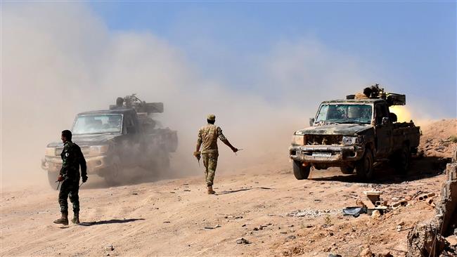 Syrian forces begin their advance on the area of Bughayliyah, on the northern outskirts of Dayr al-Zawr, on September 13, 2017, during their ongoing battle against Daesh terrorists. (Photo by AFP)
