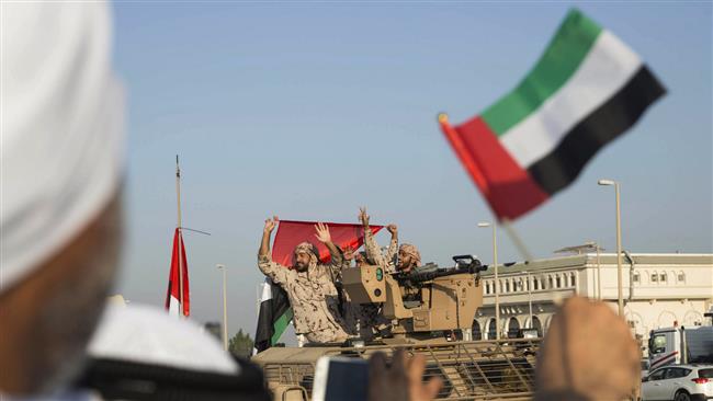 Emiratis wave the national flag as a convoy of UAE military personnel return from fighting in Yemen, November 7, 2015. (Photo by AP)
