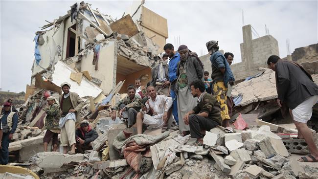 People inspect the rubble of houses destroyed by Saudi-led airstrikes in Sana’a, Yemen, August 25, 2017. (Photo by AP)
